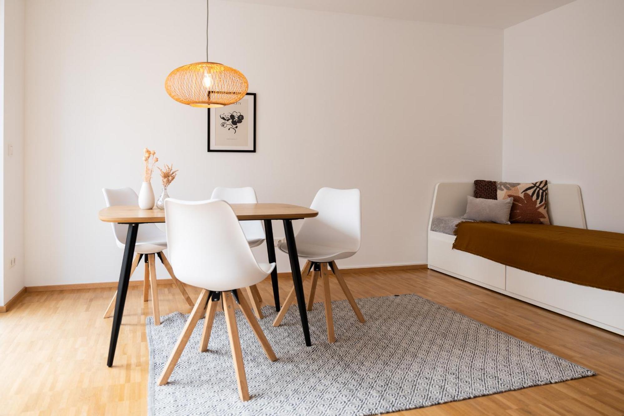 Altstadt Apartment 2 Zimmer Am Weibermarkt ロイトリンゲン エクステリア 写真