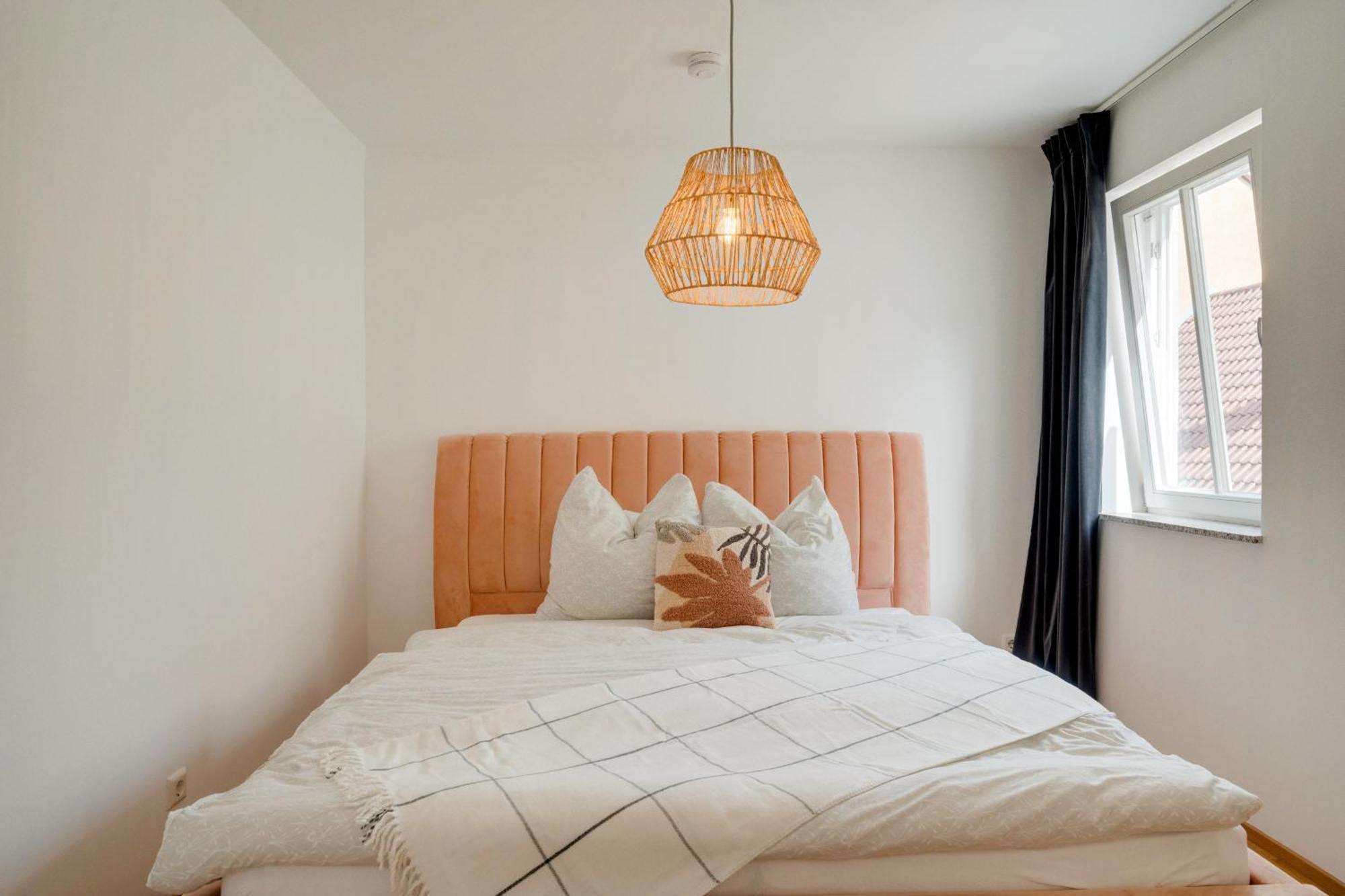 Altstadt Apartment 2 Zimmer Am Weibermarkt ロイトリンゲン エクステリア 写真