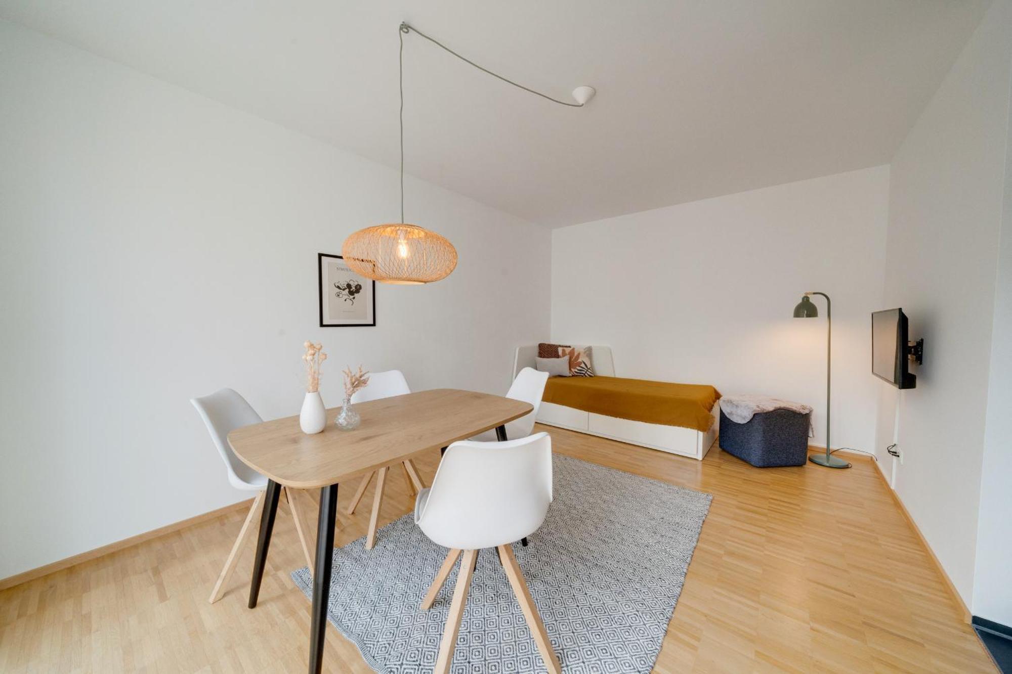 Altstadt Apartment 2 Zimmer Am Weibermarkt ロイトリンゲン エクステリア 写真